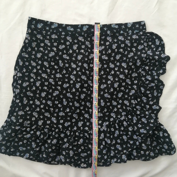Madewell Ruffle Wrap Mini Skirt in Baby's Breath Blue Micro Floral 4 - Picture 15 of 16